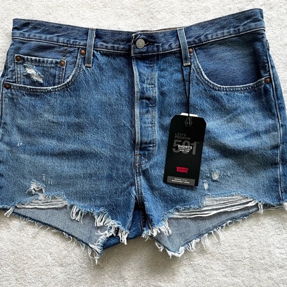LEVI’S 501 NWT PREMIUM DENIM SHORTS WOMEN’S SIZE 34 Distressed High Waist - Picture 7 of 7